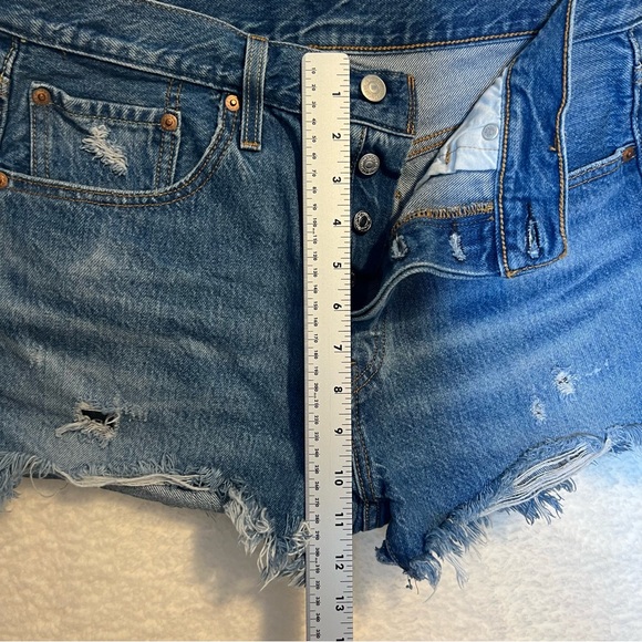 Levi’s Women’s Jean Shorts 501 Premium Denim Button Fly Missing Tags 28 Waist - Picture 9 of 13